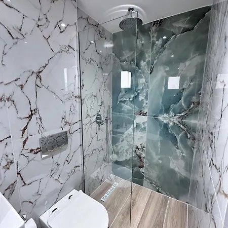 Апартаменты Central Studios Apartments Аликанас