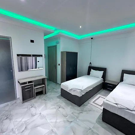 Central Studios Apartments *