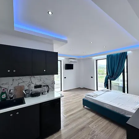 Central Studios Apartments * Αλυκανάς